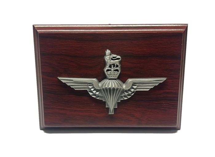 Parachute Regiment Plaque Cap Badge in Pewter (6" x 4")