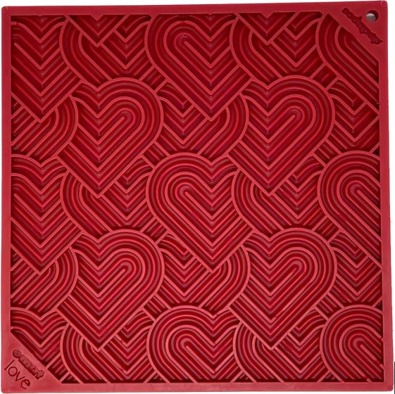 sodapup-lick-mat-with-hearts-design